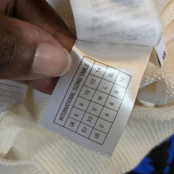 Essential Antwerp Keyhole Back S/S Crew Neck Cashmere Blend Sweater Off White XS - Picture 6 of 6